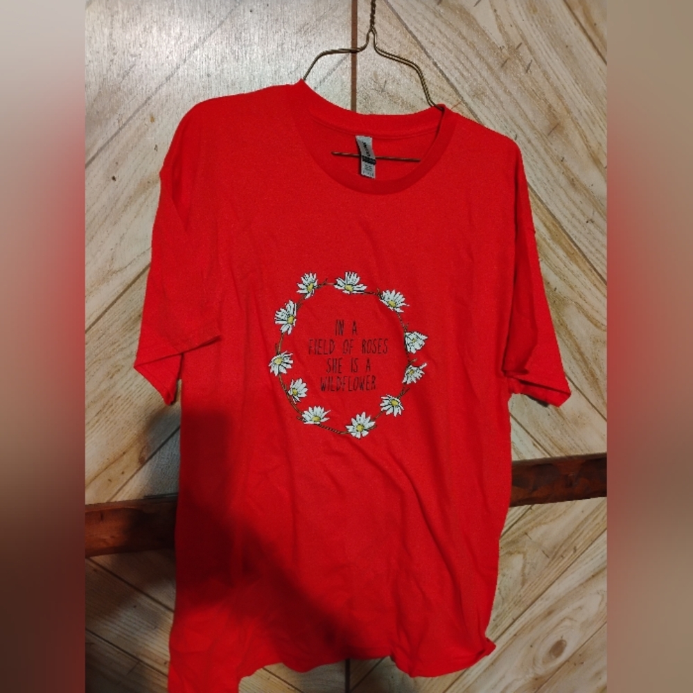 New Wildflower Tee Size Large
